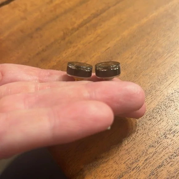 Super cute black and silver Chanel stud earrings - Picture 2 of 3